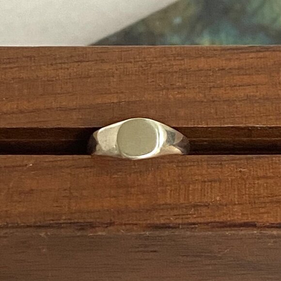 VTG Sterling Silver 925 Very Tiny Blank Baby Signet Ring < Size 1 Baby Ring - Picture 1 of 16